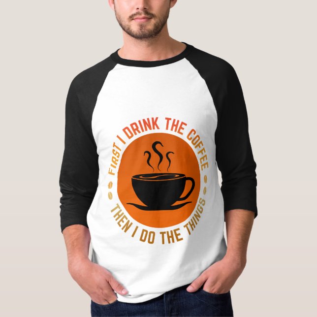 Zuerst trinke ich Kaffee, dann mache ich die Sache T-Shirt (Vorderseite)