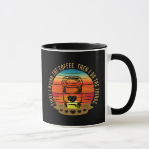 Zuerst trinke ich Kaffee, dann mache ich die Sache Tasse