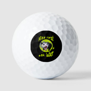Zuerst zischen, dann fragen Lustiger Opossum-Humor Golfball