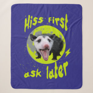 Zuerst zischen, dann fragen Lustiger Opossum-Humor Sherpadecke