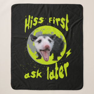 Zuerst zischen, dann fragen Lustiger Opossum-Humor Sherpadecke