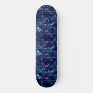 Zufällige rosa und blaue Meerjungfrau-Kronen Skateboard