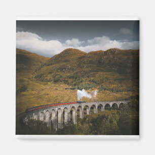Zug auf einem Glenfinnan Viadukt, Schottland Magnet