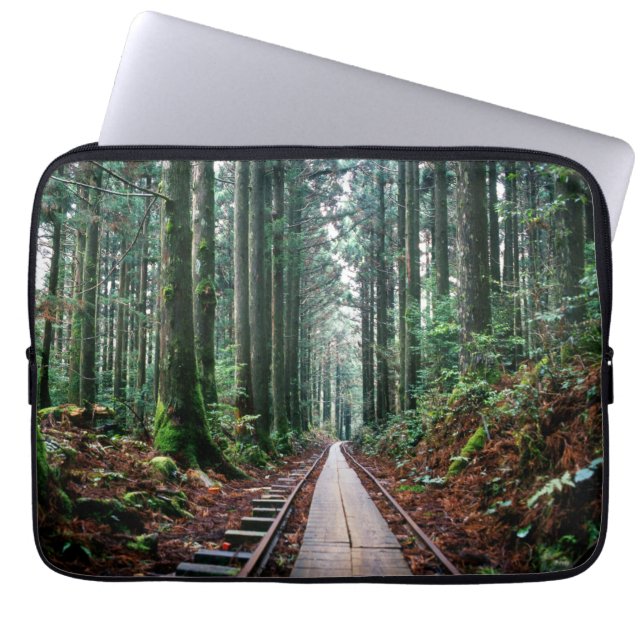 Zug-Bahnen im Wald Laptopschutzhülle (Vorderseite)