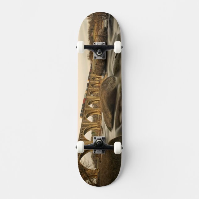 Zug über James River Skateboard (Vorderseite)