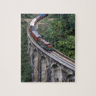 Zug überquert Brücke Sri Lanka Hochland