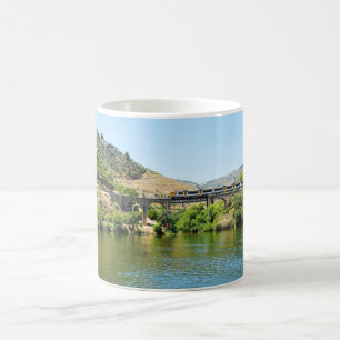 Zug und Fluss Douro, Portugal Kaffeetasse