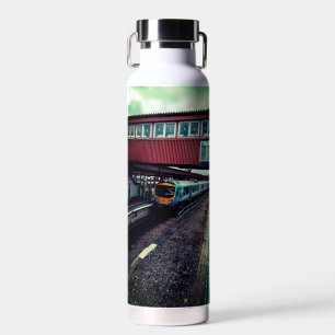 Zug unter der Brücke Trinkflasche