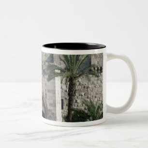 Zugang zur alten Stadt Zweifarbige Tasse