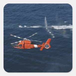 Züge einer Hubschrauber-Crew Quadratischer Aufkleber