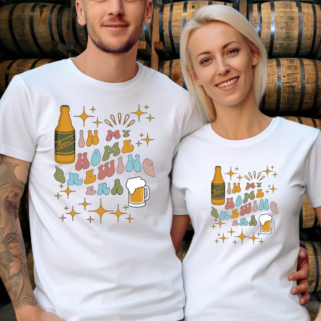 Zuhause Bierbrauen Benutzerdefinierter Text auf de T-Shirt (Von Creator hochgeladen)