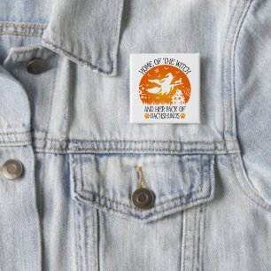Zuhause der Hexe und ihr Bündel von Dackeln Cool Button