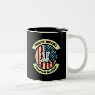 Zuhause des Freien, wegen der Tapferkeit   Patriot Zweifarbige Tasse