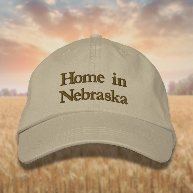 Zuhause in Nebraska in Golden Brown Bestickte Baseballkappe (Von Creator hochgeladen)