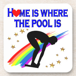 ZUHAUSE IST DER POOL FÜR DIESEN SCHWIMMER UNTERSETZER