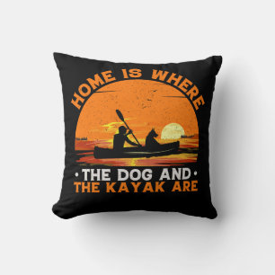 Zuhause ist, wo der Hund und Kayak sind Kissen