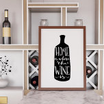 Zuhause ist, wo der Wein ist | Art Print Poster<br><div class="desc">Zuhause ist,  wo der Wein ist! Der Schwarz-Weiß-Typografie-Kunstdruck enthält den Satz,  der in handgeschriebenem Text in einer Weinflaschenillustrierung eingetragen ist. Coordinieren Zubehör in unserem Shop!</div>