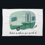 Zuhause ist, wo Sie Parken es Vintag Trailer Water Geschirrtuch<br><div class="desc">Dekorieren Sie Ihre RV-Küche mit diesem coolen Handtuch. Macht eine tolle Hauswärme,  gute Reise oder Jubiläumsgeschenk! Sie können ihn anpassen und auch Text hinzufügen. Karo in meinem Shop für viel mehr Farben und Muster und passende Küchenartikel!</div>