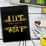 Zuhause-Reparaturgeschäft für Black Gold Tools 202 Planer<br><div class="desc">Ein schwarzer Hintergrund,  mit einem Imitat Gold Tools. Personalisieren und fügen Sie Ihren Namen und ein Jahr.</div>