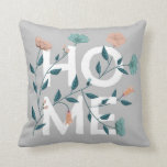 Zuhause throw Kissen: ein graues, blumengeschmückt Kissen<br><div class="desc">Mit diesem inspirierten dekorativen Kissen bringen Sie die Natur auf Ihre Zuhause. In diesem einzigartigen Design passen die rosa und blauen Blumen zum Wort Zuhause. Die Pastellfarben passen perfekt zu einem grauen Sofa und geben Ihrer Zuhause eine Vintage Touch. Das ist eine tolle Geschenkidee für alle, die Liebe Vintag, romantisch...</div>