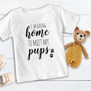 Zuhause, um meine Jungtiere zu treffen Paw Print Baby T-shirt