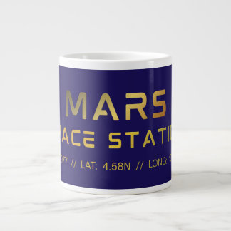 Zukunftsshirt mit Grafik der Marsspace Station und Jumbo-Tasse
