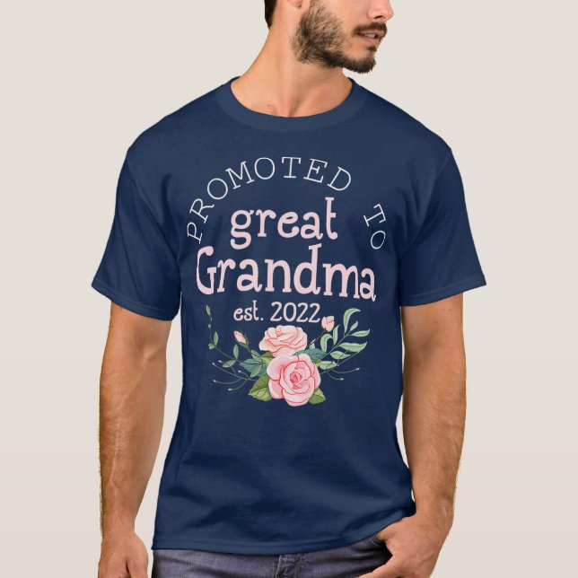Zum ersten Mal nach Großma Est 2022 befördert T-Shirt (Vorderseite)