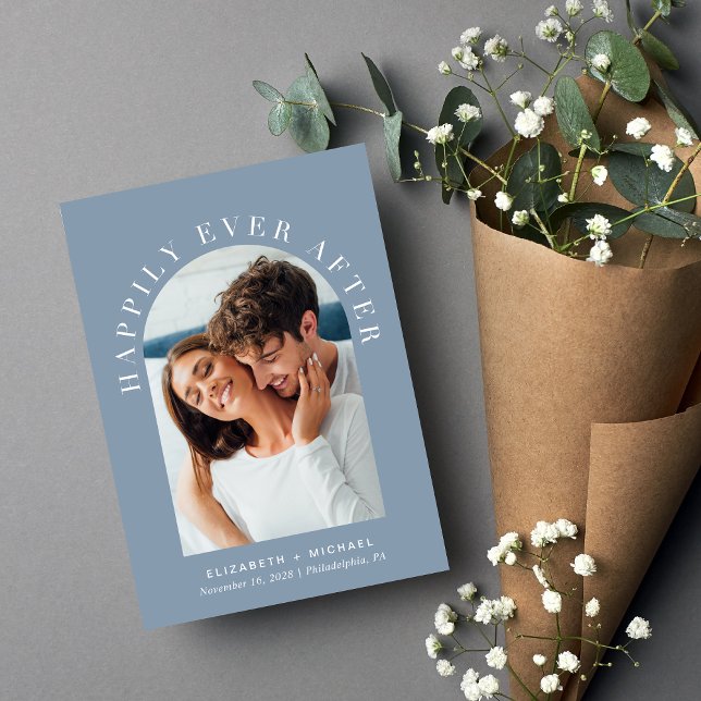 Zum Glück je nach Arch Foto Dusty Blue Wedding Einladung (Von Creator hochgeladen)