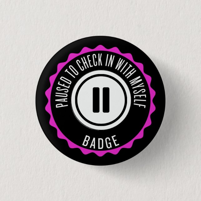Zum Karo mit meinem Abzeichen angehalten Button (Vorderseite)