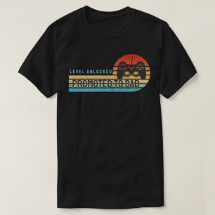 Zum Papa befördert – Level freigeschaltet T-Shirt