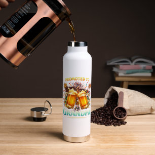Zum zukünftigen Opa befördert Trinkflasche