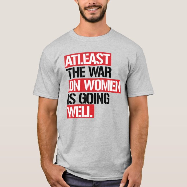 Zumindest läuft der Krieg gegen die Frauen gut T-Shirt (Vorderseite)