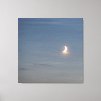 Zunehmender Mond an einem meerähnlichen Himmel Leinwanddruck