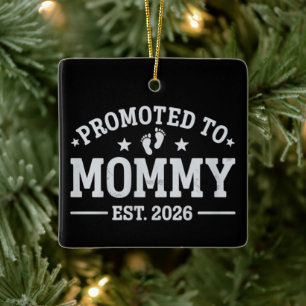 Zur Mama befördert ca. 2026 Baby-Ankündigung Mama Keramikornament