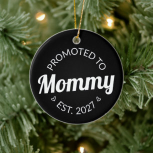 Zur Mama befördert Est 2027 Neue Mama Ankündigung  Keramik Ornament