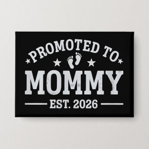 Zur Mummy befördert ca. 2026 Baby-Ankündigung Mama Button