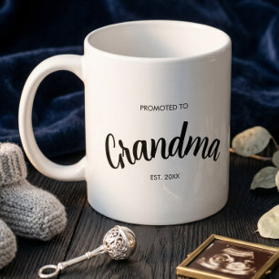 Zur Oma Befördert - Jahr der Gründung Weiß Kaffeetasse