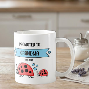 Zur Oma beförderte Marienkäfer blau Kaffeetasse
