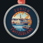Zurich Switzerland Retro Distressed Circle Ornament Aus Metall<br><div class="desc">Zurich Retrovektor-Reisedesign. Die malerischen Gassen der Altstadt,  auf beiden Seiten des Flusses Limmat,  spiegeln ihre prämittelalterliche Geschichte wider.</div>