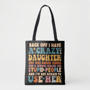 Zurück habe ich eine verrückte Tochter, die wütend Tasche