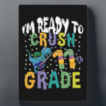 Zurück in die Schule Ich bin bereit für Rock 11. K Fotoplatte<br><div class="desc">Zurück zur Schule Ich bin bereit,  den 11. Grad Dino 11.,  Klasse, Geschenk, Ideen, zurück in die Schule, 2021, erster Tag der Schule, Geschenkidee, 11., Grader, Schüler, elfte, Klasse, Dinosaurier, Schule, Lehrer, Klasse, 11. Klasse Lehrer, Schüler, Lehrer, 11 Klasse besetzte Quadrat, Kinder, Kinder, Kinder Aufzüge</div>