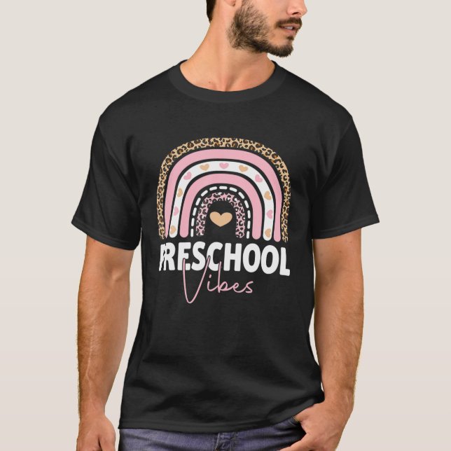 Zurück zur Vorschule Vibes Rainbow Leopard Tee (Vorderseite)