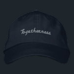 Zusammengewohnt gedruckter, benutzerdefinierter Te Bestickte Baseballkappe<br><div class="desc">Feiern Sie die Einheit und Liebe Ihrer Beziehung mit dem "Zusammentreffen" Hut,  ein Accessoire,  das perfekt die Bindung,  die Sie mit Ihrem Partner teilen,  verkörpert. Elegant Navy Hat Farbe und Sie können Ihren eigenen Text ändern oder bearbeiten.</div>