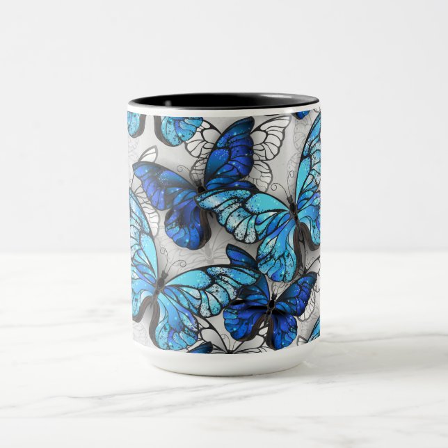 Zusammensetzung der weißen und blauen Schmetterlin Tasse (Zentrum)