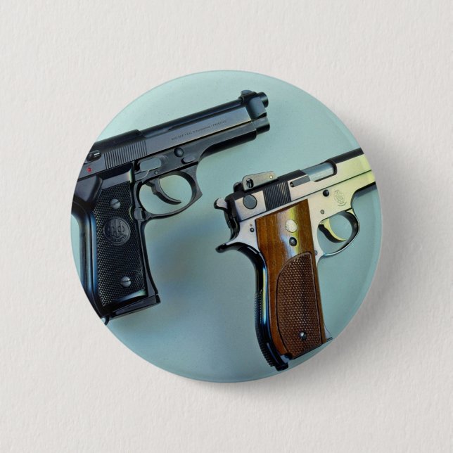 Zwei .45 Maschinengewehre des Kalibers für Button (Vorderseite)