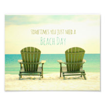 Zwei Adirondack-Stühle am Strand II
