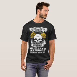 Zwei Arten-Leute im Weltwildnis-Feuerwehrmann T-Shirt