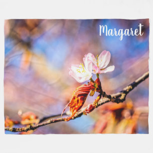 Zwei atemberaubende Kirschblüten. Rosa, blauer Hin Fleecedecke