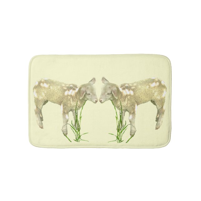 Zwei Baby Lambs auf der gelben Baath Mat Badematte (Vorderseite)