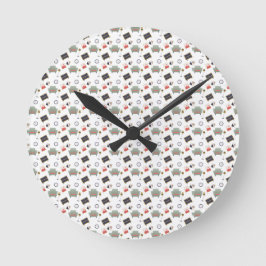 Zwei Bilder einer runden Wanduhr mit schwarzen Zei